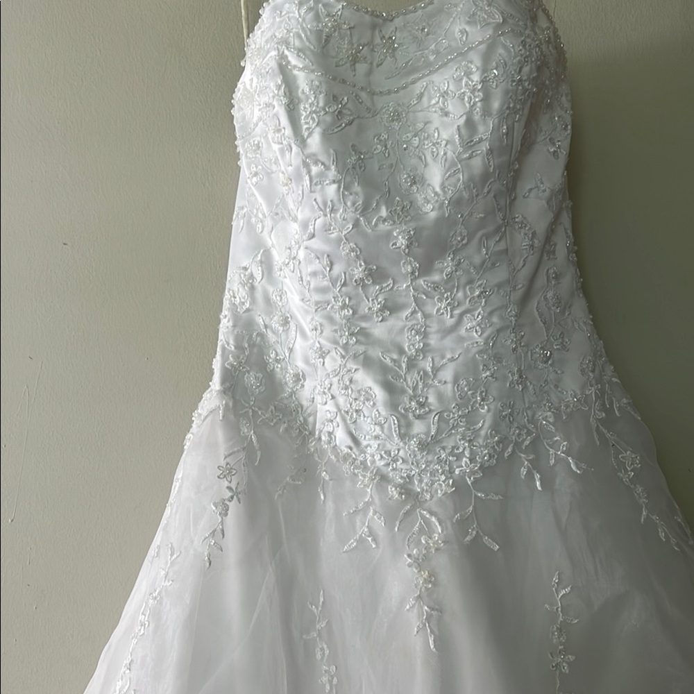 Elegant White Embroidered Wedding Dress